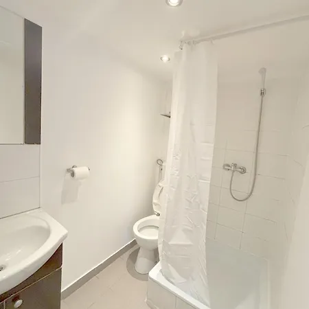 Synagouge Astoria بيت ضيافة
