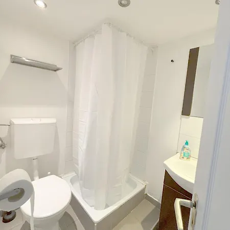 Πανσιόν Synagouge Astoria *